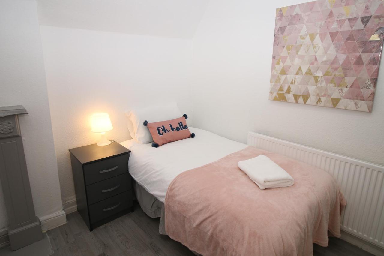 Free Local Parking - Fast Wifi - Sleeps 10 Guests By Property Promise Cardiff Exteriör bild