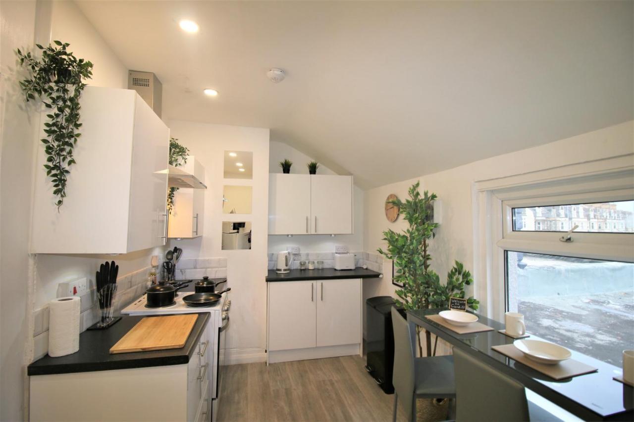 Free Local Parking - Fast Wifi - Sleeps 10 Guests By Property Promise Cardiff Exteriör bild