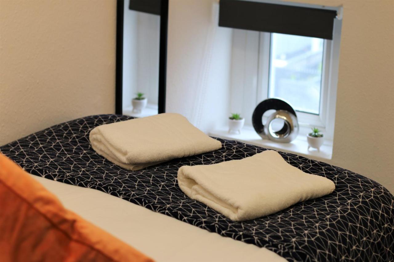 Free Local Parking - Fast Wifi - Sleeps 10 Guests By Property Promise Cardiff Exteriör bild