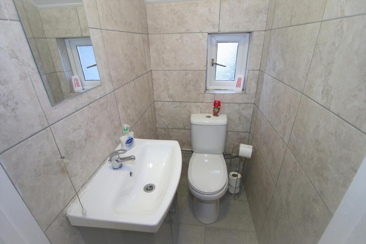 Free Local Parking - Fast Wifi - Sleeps 10 Guests By Property Promise Cardiff Exteriör bild